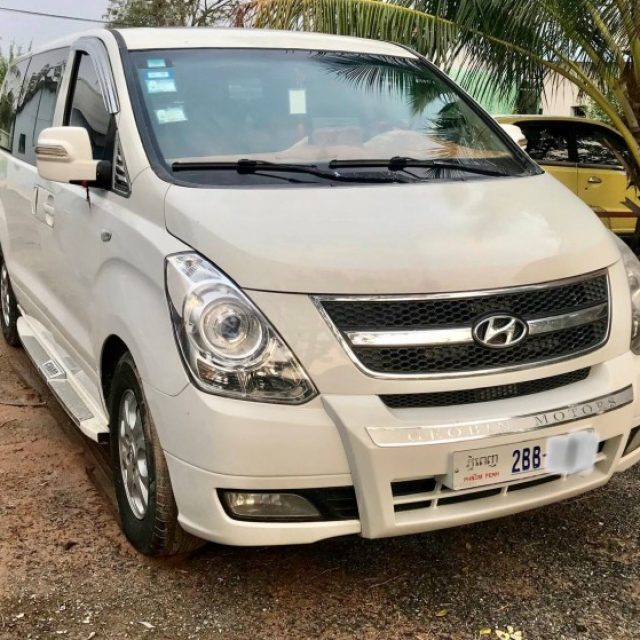Hyundai Starex ឆ្នាំ2009 ហ្វូលពេញ ពណ៌សសុីន