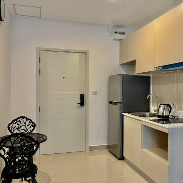 Condo for at Park Land Tk almost Camko city