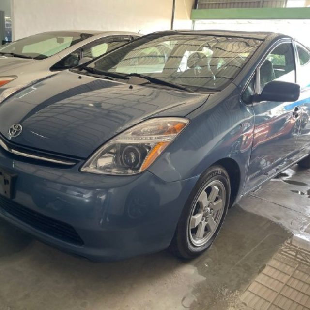 Prius ពណ៌ទុយោទឹក half full