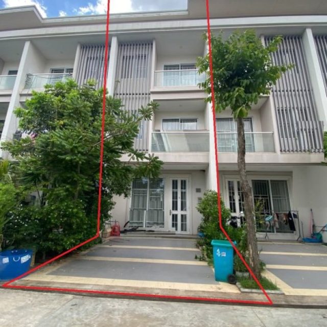 ផ្ទះវីឡា (កូនកាត់)សម្រាប់លក់នៅ បុរី ជីបម៉ុង