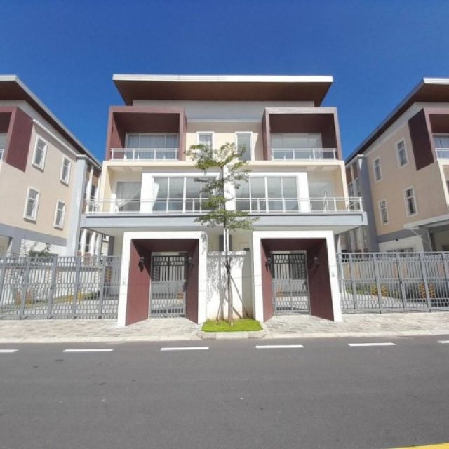 វីឡាភ្លោះសម្រាប់លក់បន្ទាន់