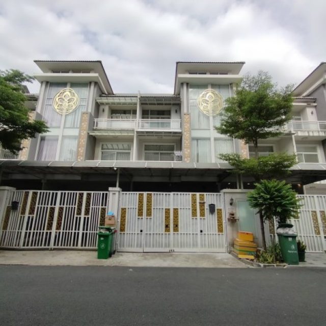 វីឡាកូនកាត់សម្រាប់លក់ នៅបុរី អ័រគីដេ 2004