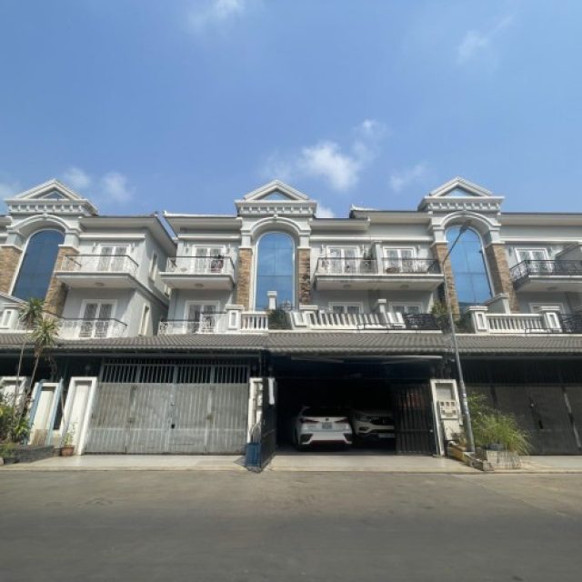 វិឡាកូនកាត់ សម្រាប់លក់ក្នុងបុរី វិមានភ្នំពេញ