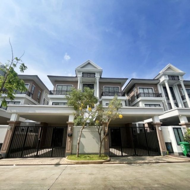 ផ្ទះវីឡាភ្លោះA លក់បន្ទាន់ខ្លាំង នៅក្នុងបុរីប៉េងហួត