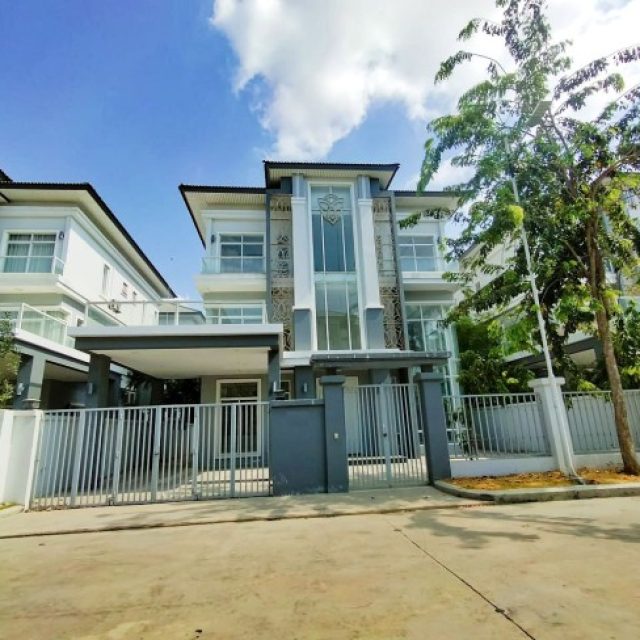 វីឡាឃ្វីន (Queen) នៅបុរី វ៉ារីណា