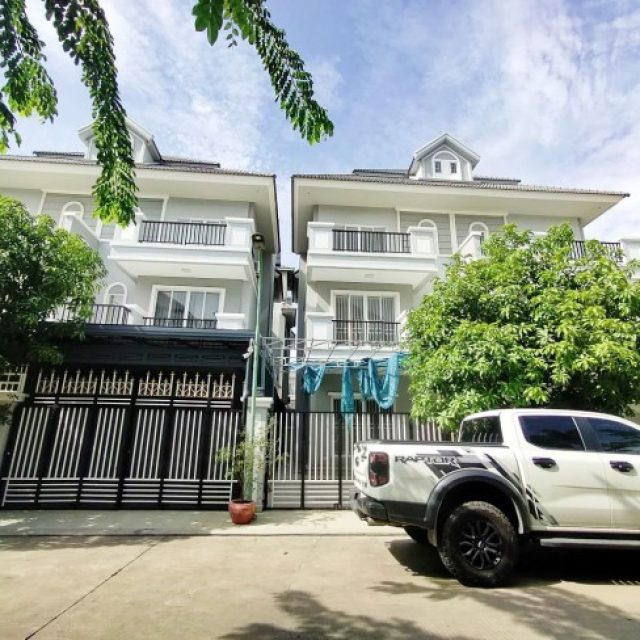 វីឡាភ្លោះ សម្រាប់ជួល បុរី ភ្នំពេញថ្មី