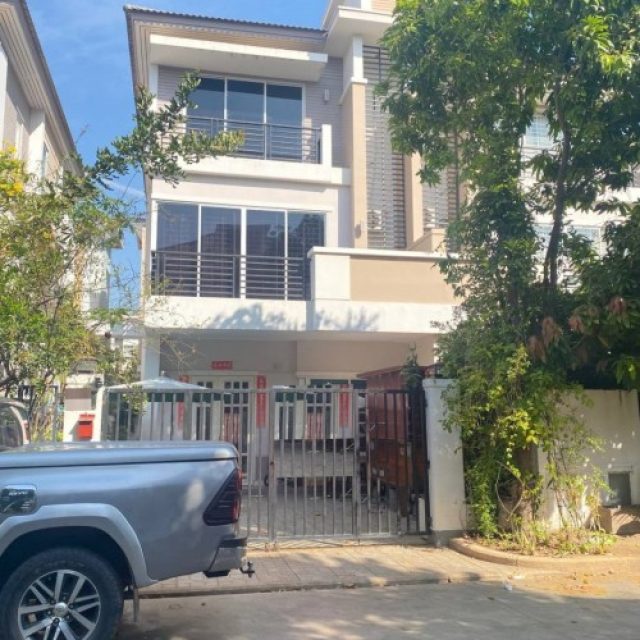 វីឡាភ្លោះសម្រាប់ជួល