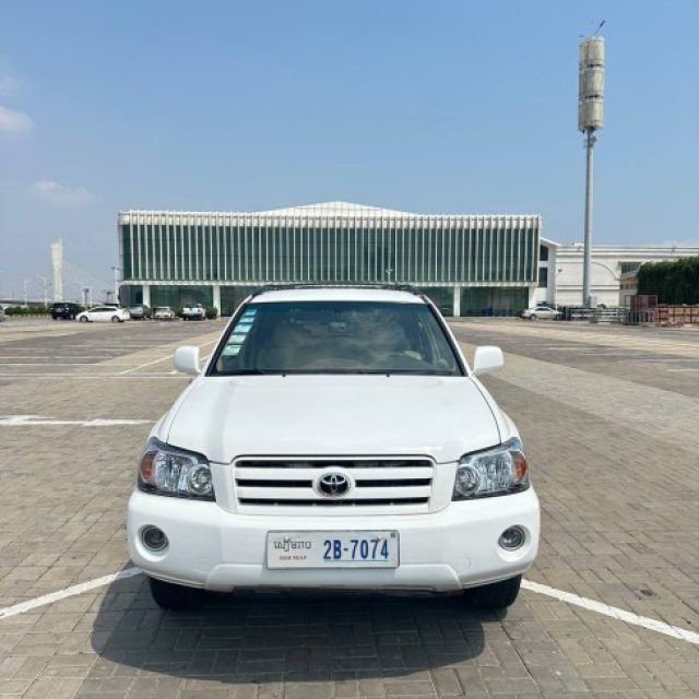 Toyota Highlander 4ម៉ាសុីន