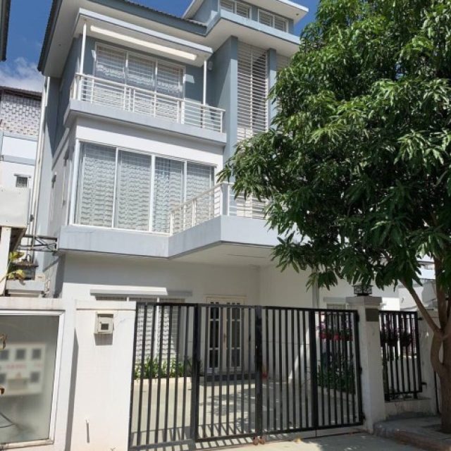 វីឡាភ្លោះសម្រាប់ជួល